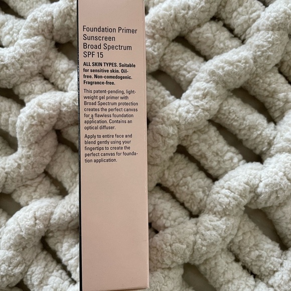 MARY KAY FOUNDATION PRIMER SUNSCREEN BROAD SPECTRUM SPF 15 EXPIRED - Picture 2 of 7